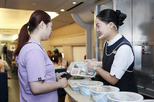 线上餐饮服务为文旅消费赋能，助力暑期经济蓬勃发展